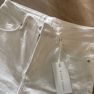 White risen jeans